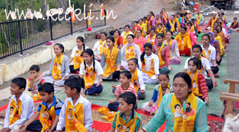 People in Durga Mata Mandir perform Yoga on the occasion of World Yoga Day People-in-Durga-Mata-Mandir